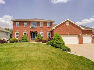 725 Mourning Dove Dr, Cottage Grove, WI 53527