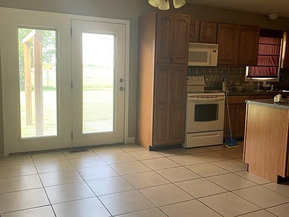 4th image of 2320 Middleground Dr
