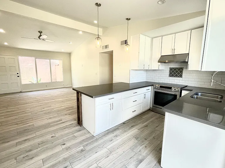 1320 E Bethany Home Rd #36 — Photo 11