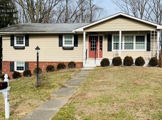 708 Keystone Dr, Stroudsburg, PA 18360