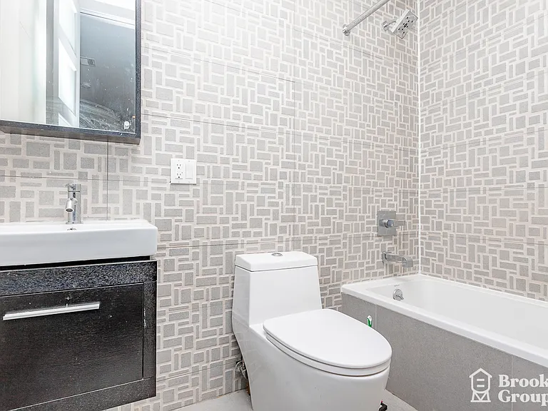 1295 Greene Ave #3B — Photo 8