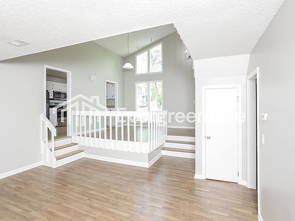 3rd image of 572 Parlock Rd