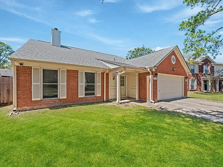 9915 Villa Verde Dr — Photo 3