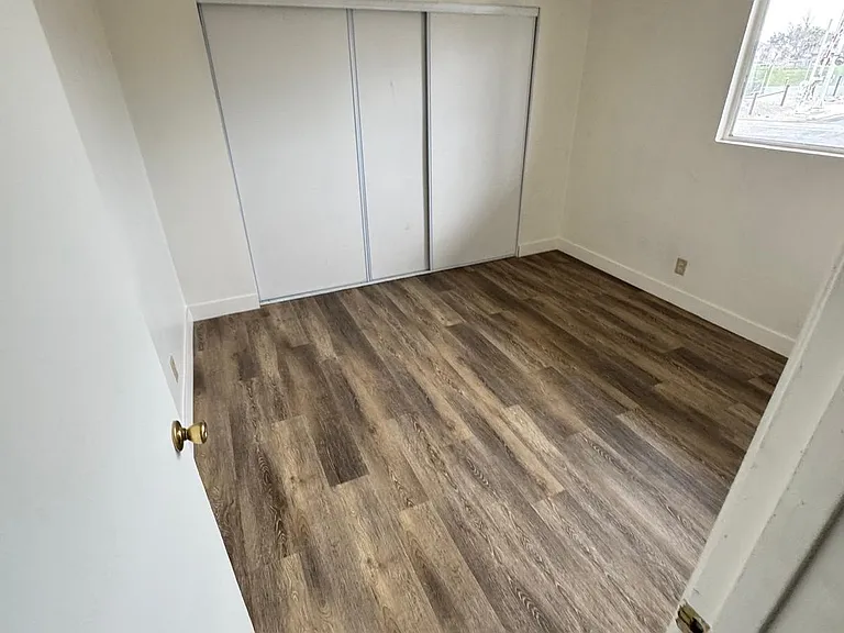 11710 S Budlong Ave #10 — Photo 6