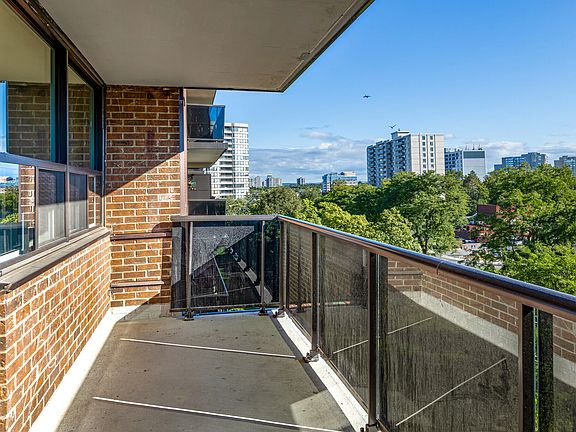 3rd image of 6040 Bathurst St