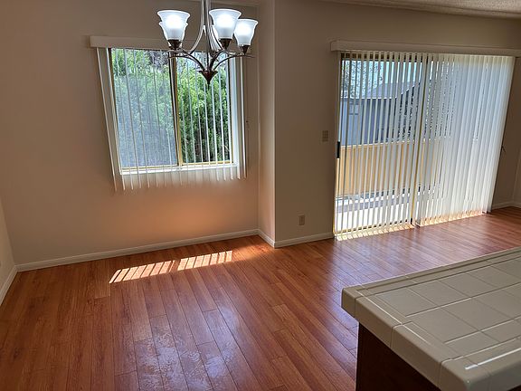 5th image of 1411 N Poinsettia Pl #301
