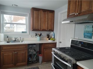 3016 Elmwood Dr, Fort Gratiot, MI 48059