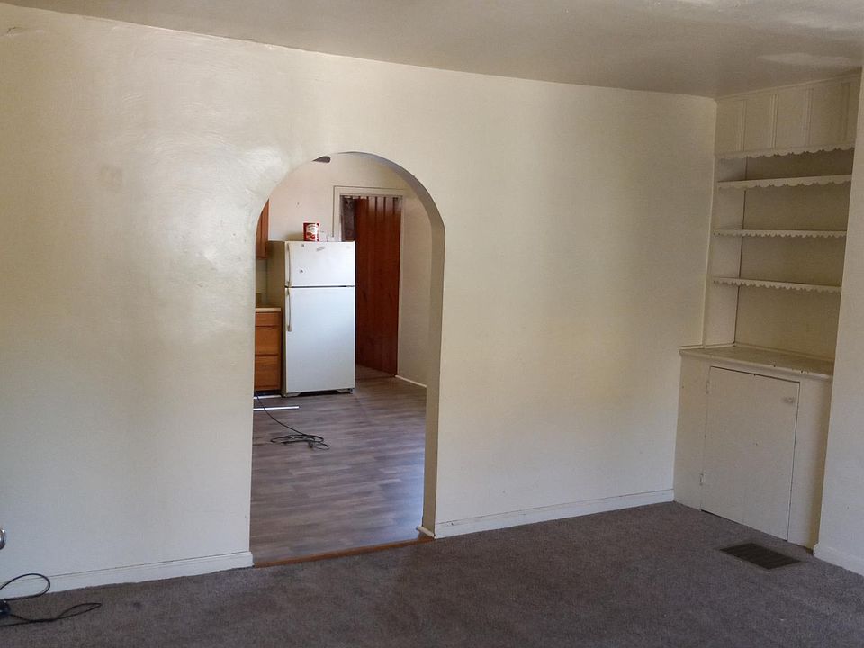 2nd image of 400 Ormsby Ave