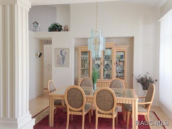 5th image of 21 W Hanging Moss Ct