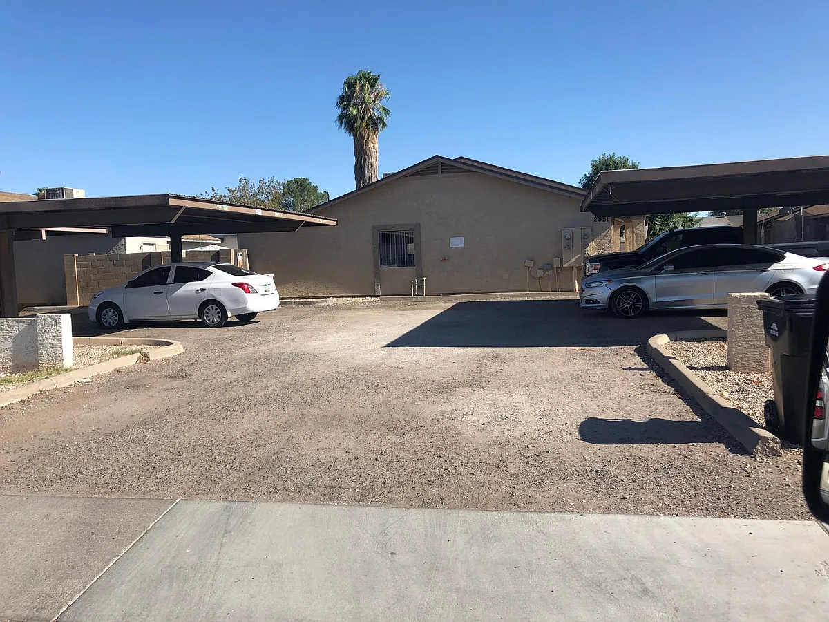 Building Photo - 2851 E Capri Cir