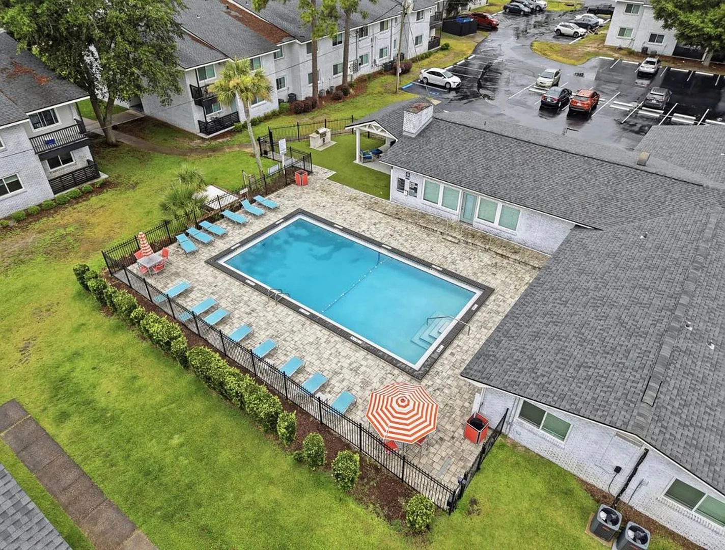 Charming 2-Bedroom Apartment with Pool Access in Fort Walton Beach — Photo 1