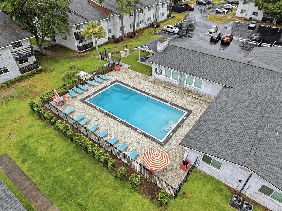 613 Colonial Dr #8