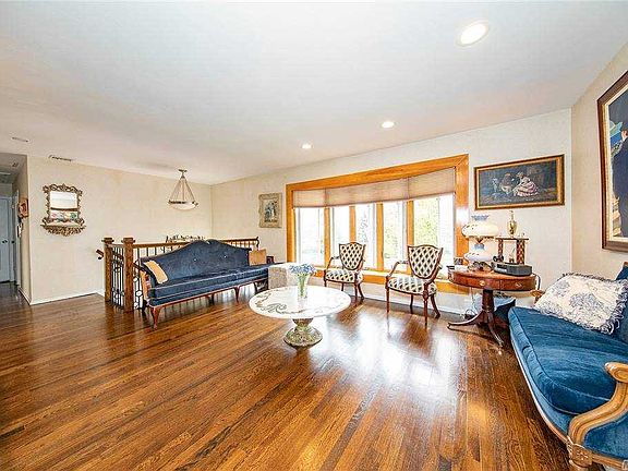 3rd image of 5 Woods Pl