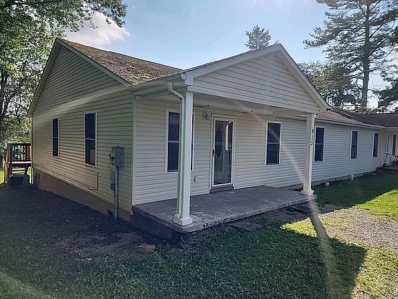 4th image of 915 Forest St