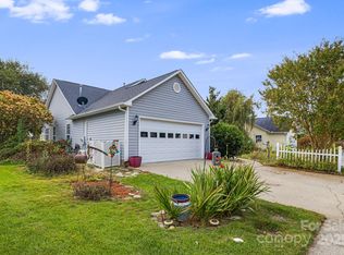 107 S Sunberry Trl, Fletcher, NC 28732