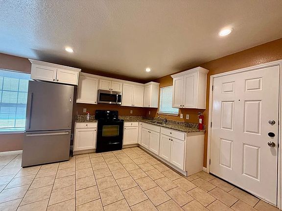 2nd image of 3107 W Travis St #2