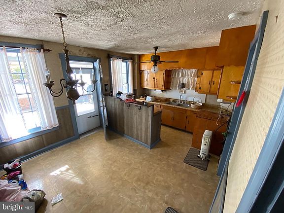 4th image of 519 W Main St