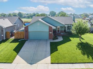 806 N Bay Country Cir, Wichita, KS 67235
