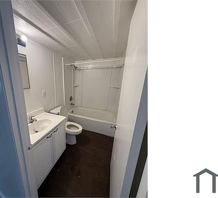 3rd image of 1075 S Lake Shore Way