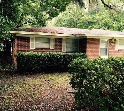 4th image of 2107 Parkwood Dr