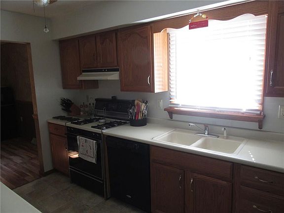 4th image of 77 Smedley St