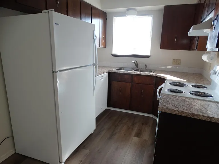 128 W 21st Ave — Photo 2