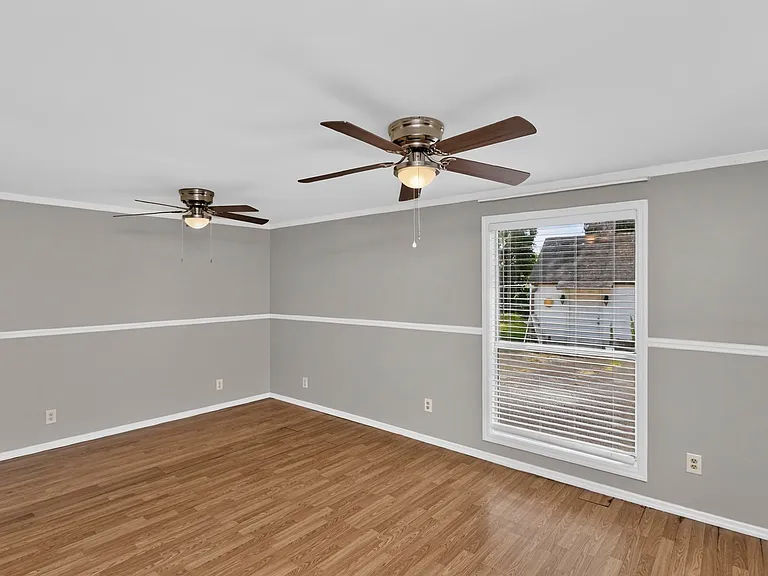 261 Eisenhower Dr — Photo 29