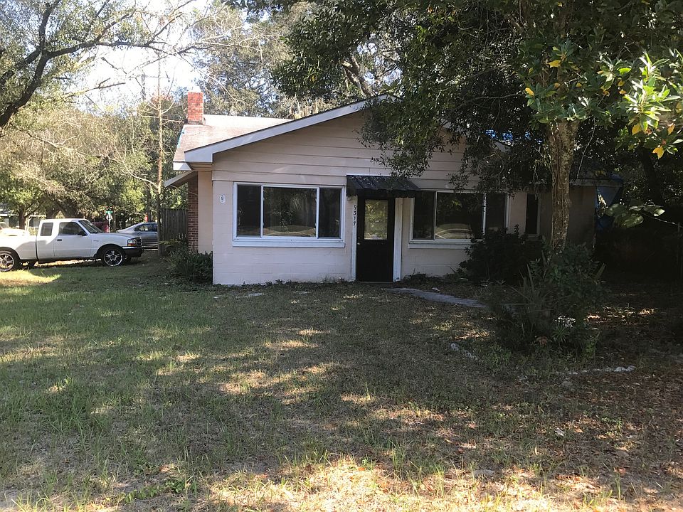Charming 3 bdrm +Garage apt.