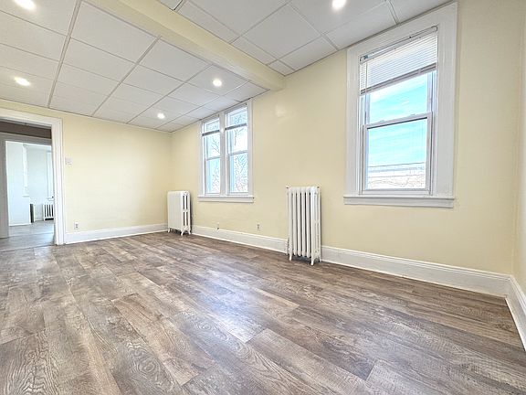 3rd image of 19-52 Hazen St #2FR