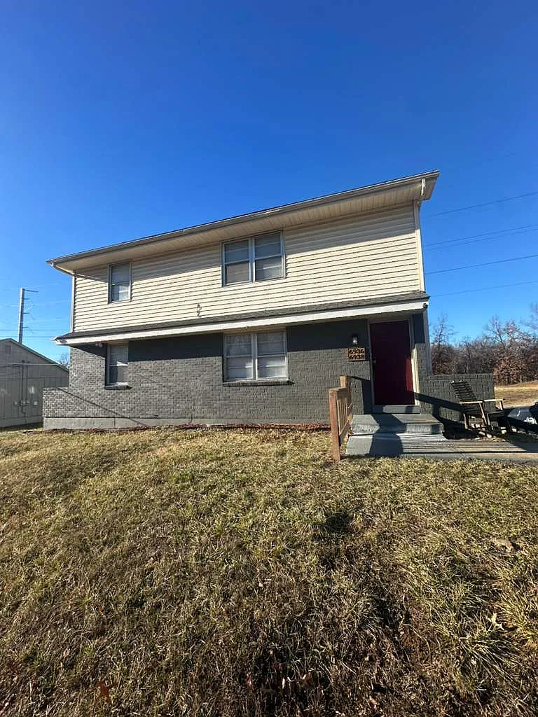 3 bed, $1,350 — Photo 1