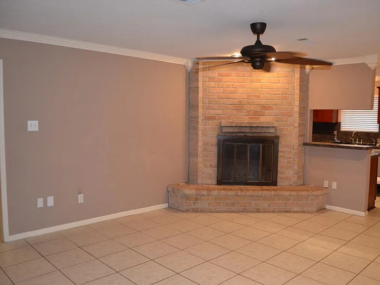 3214 Hunters Glen Dr — Photo 6