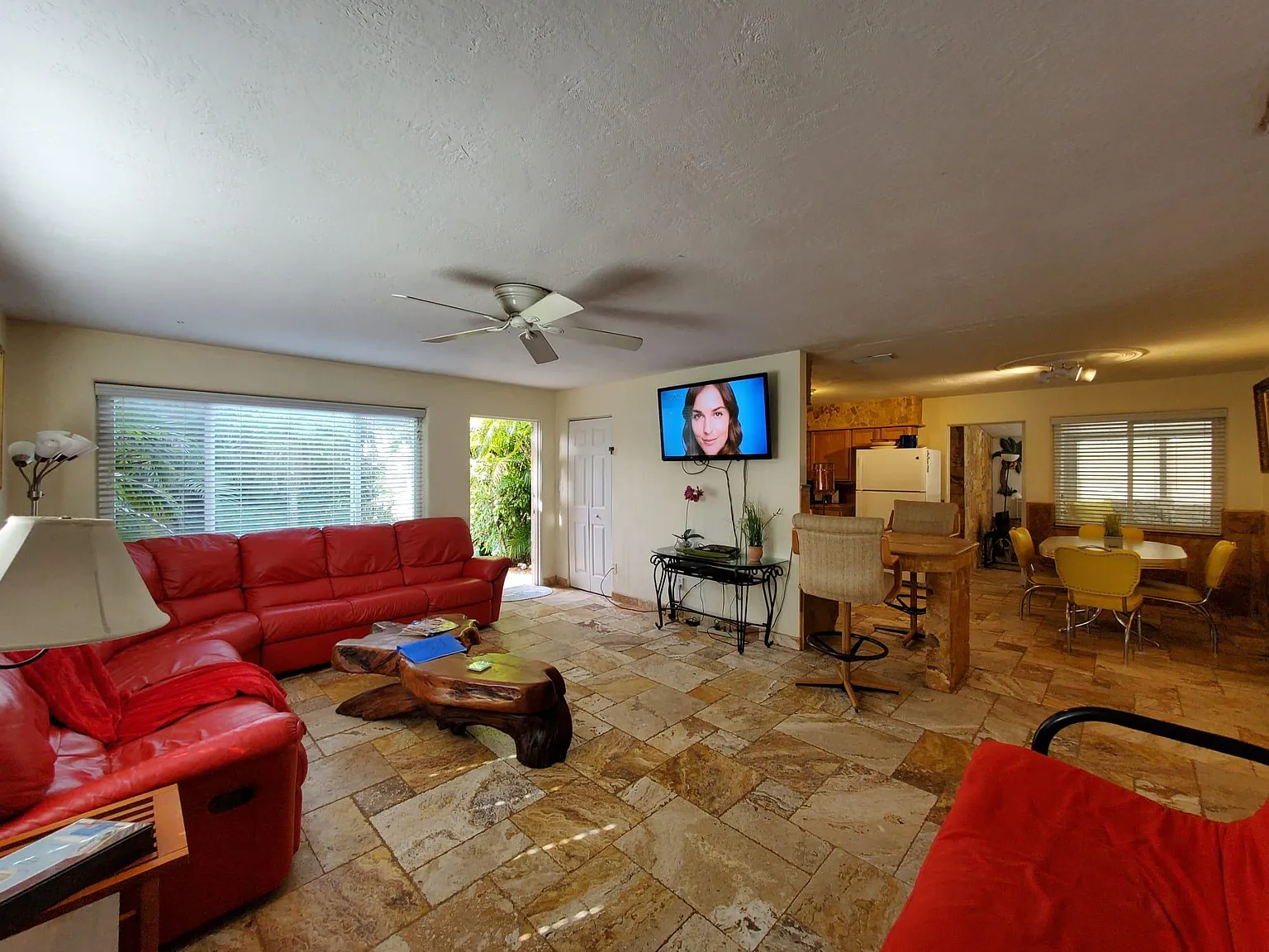 403 N Pine St — Photo 1