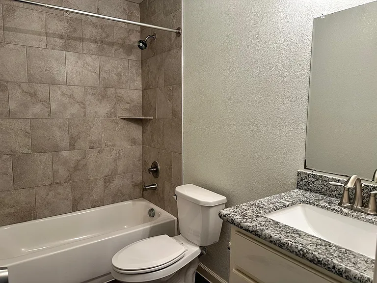 628 Luke St #A — Photo 14