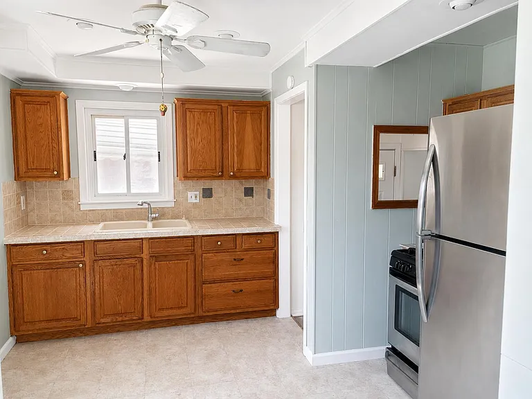 24335 Cottage Ln — Photo 7