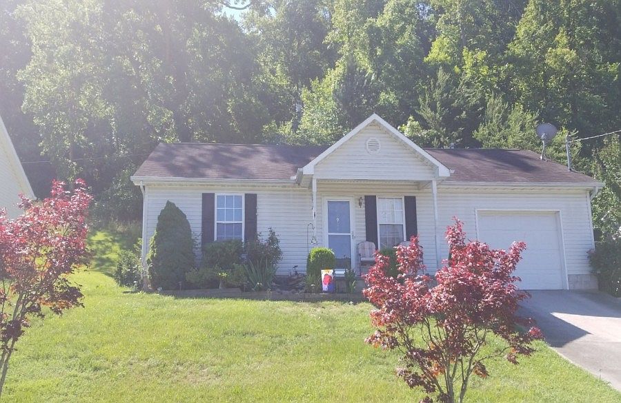 1st image of 2924 Carbine Ln
