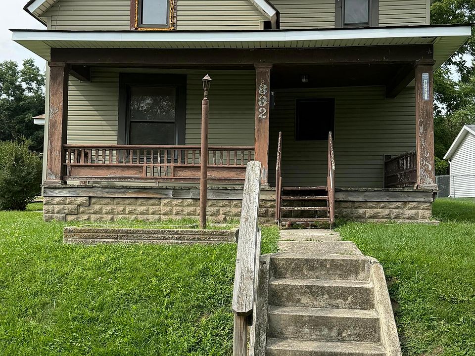 1st image of 832 W 4th St