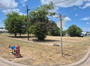 507 W Houston St, Giddings, TX 78942