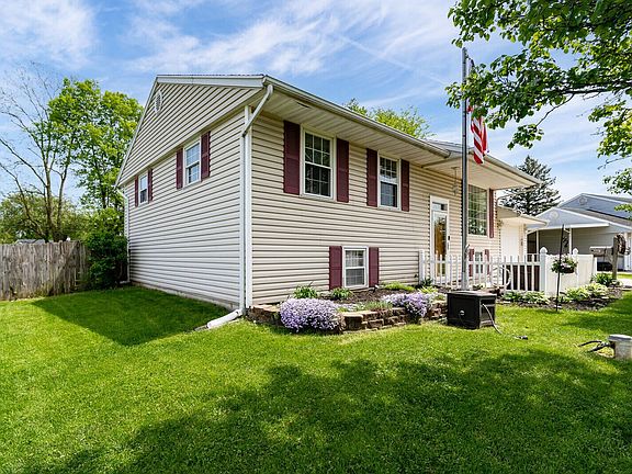 5th image of 608 Walsh Dr