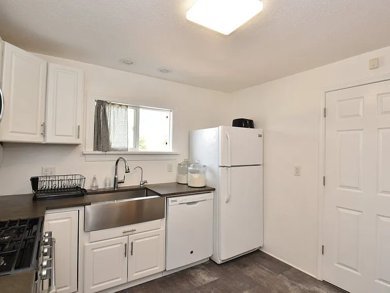 3320 S Schauer Ave #3 — Photo 8