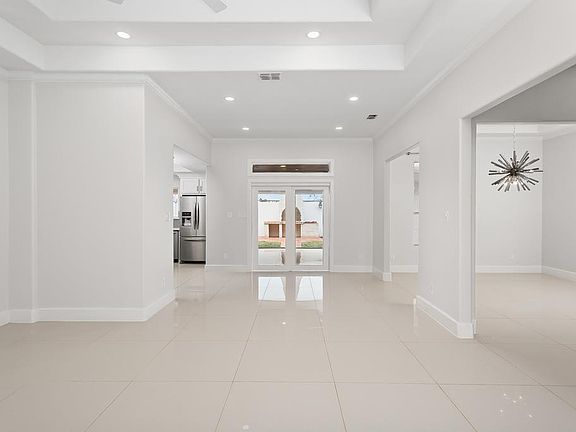 2nd image of 505 E Nassau Ave