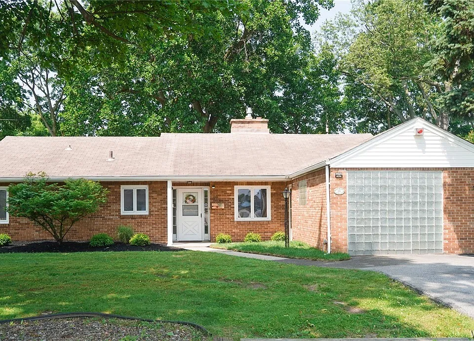 86 Farber Ln