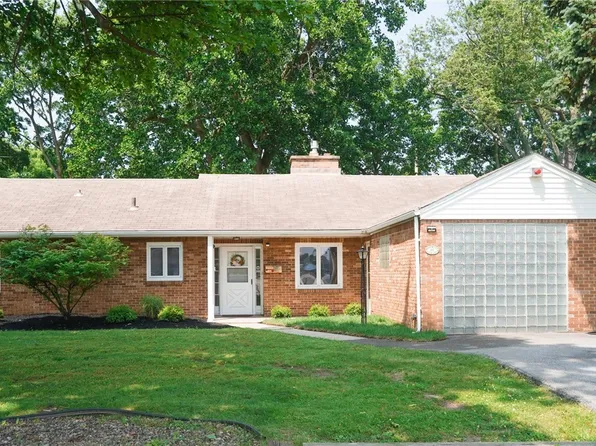 86 Farber Ln, Amherst, NY 14221