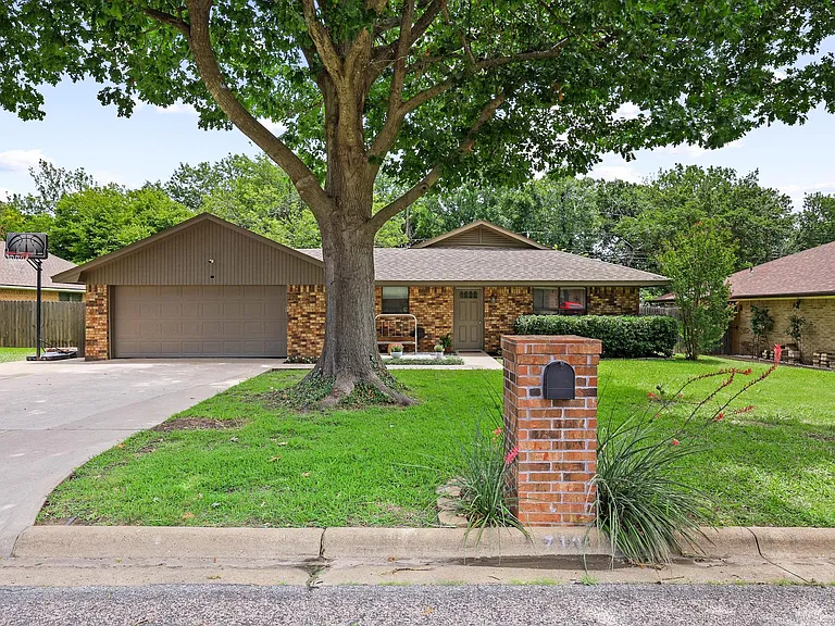 713 Patricia Dr — Photo 30