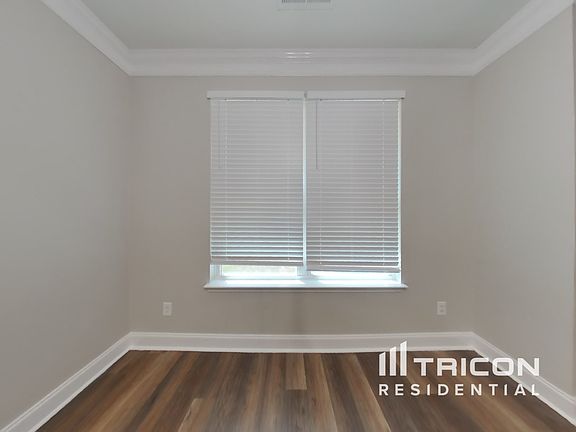 3rd image of 624 Sprayberry Dr