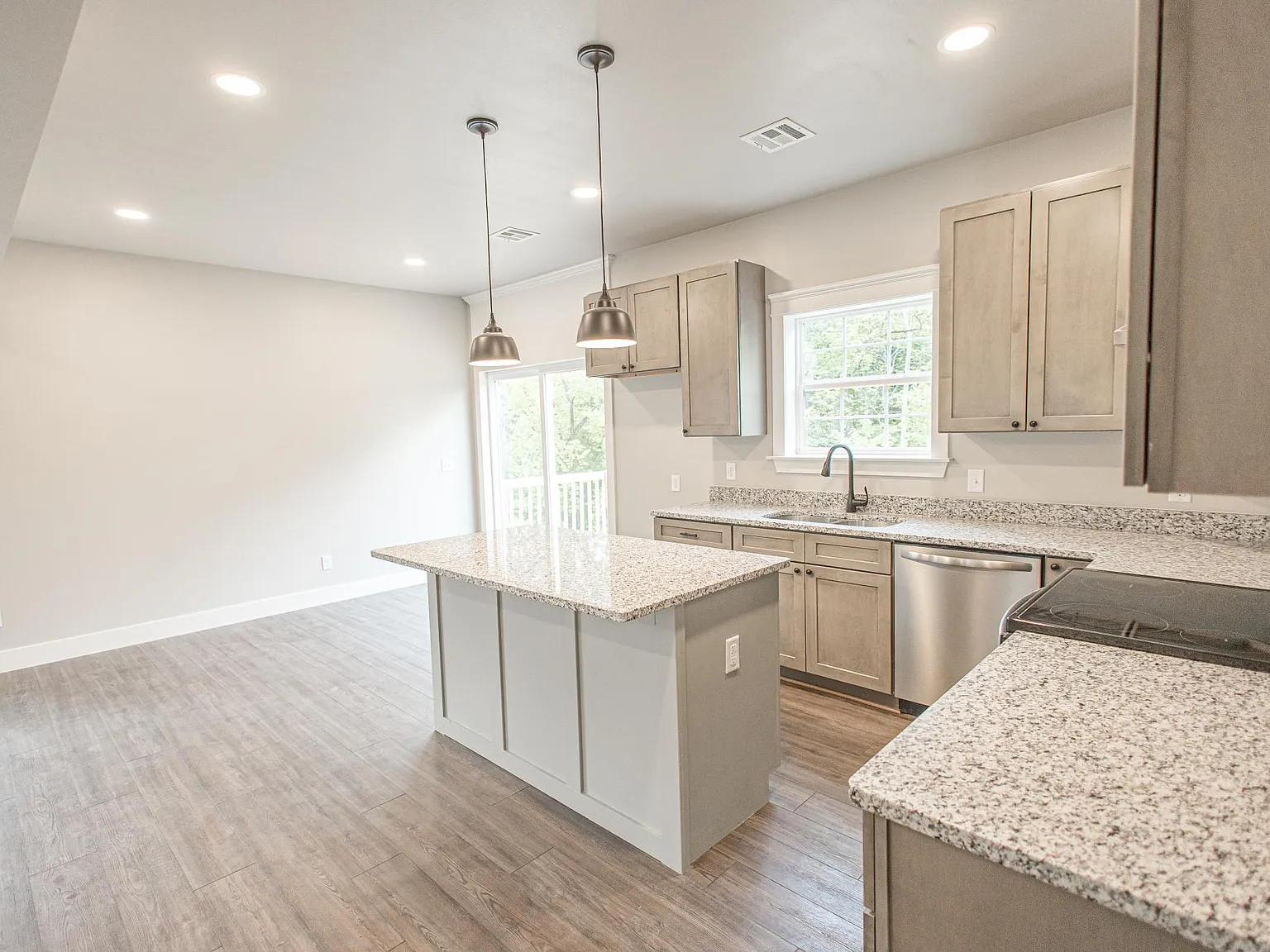 3 bed, 2.5 bath, 1570 sqft, $1,900 — Photo 2