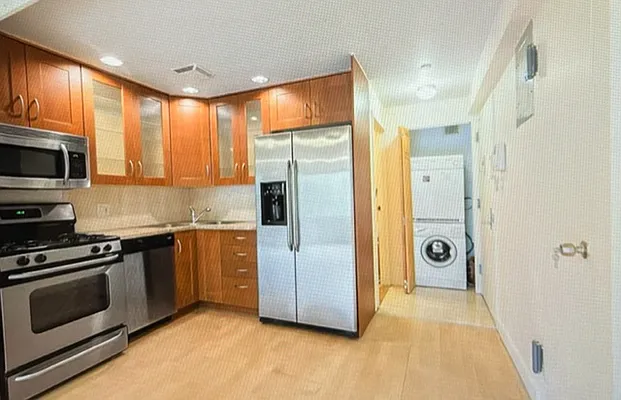 Rented by Bond New York | media 9