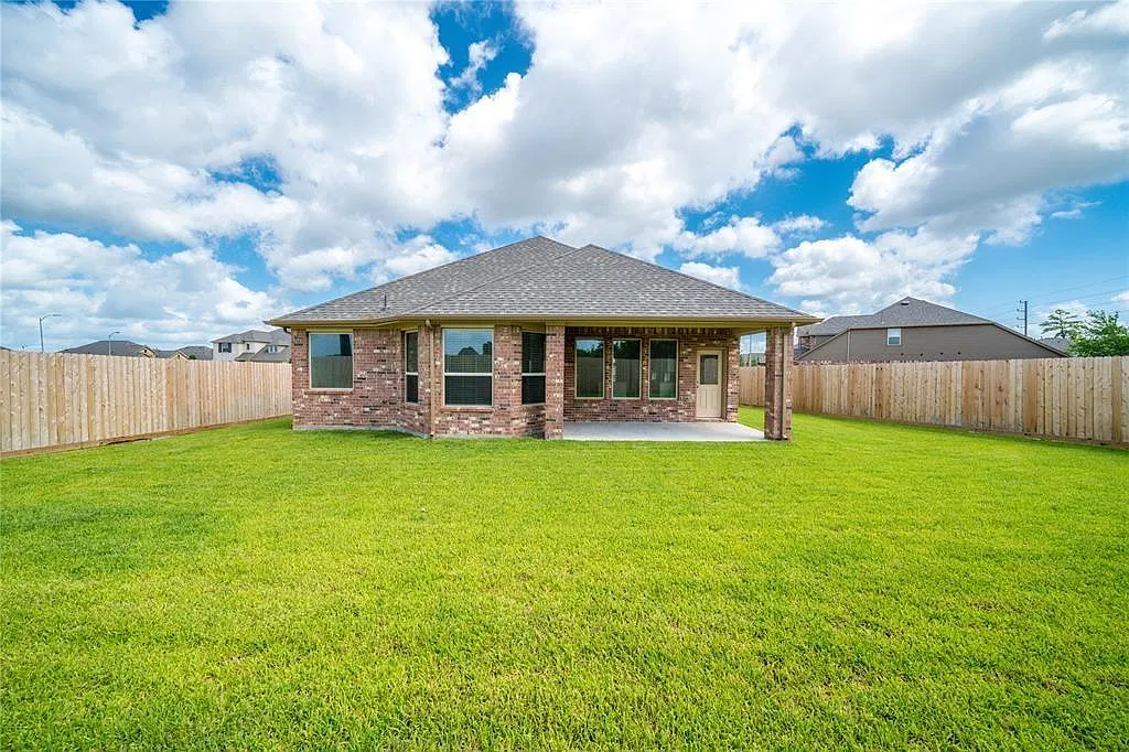 3 bed, 2.0 bath, 1730 sqft, $2,440 — Photo 2