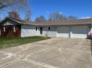 1218 7th St, Pawnee, IL 62558