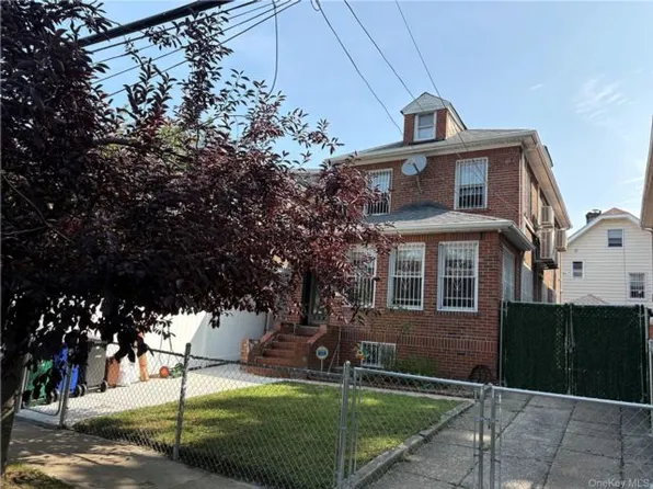 5115 Bowne St, Flushing, NY 11355