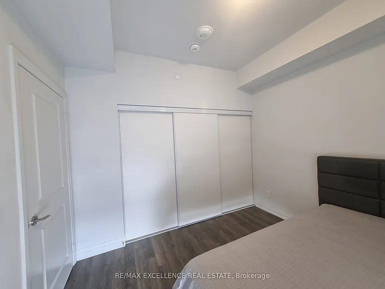 10 Meadowglen Pl #707 — Photo 11